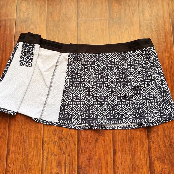 RipSkirt Hawaii Wrap Skirt Black & White Sz Large Beach Vacation Travel Cover Up - Picture 8 of 16